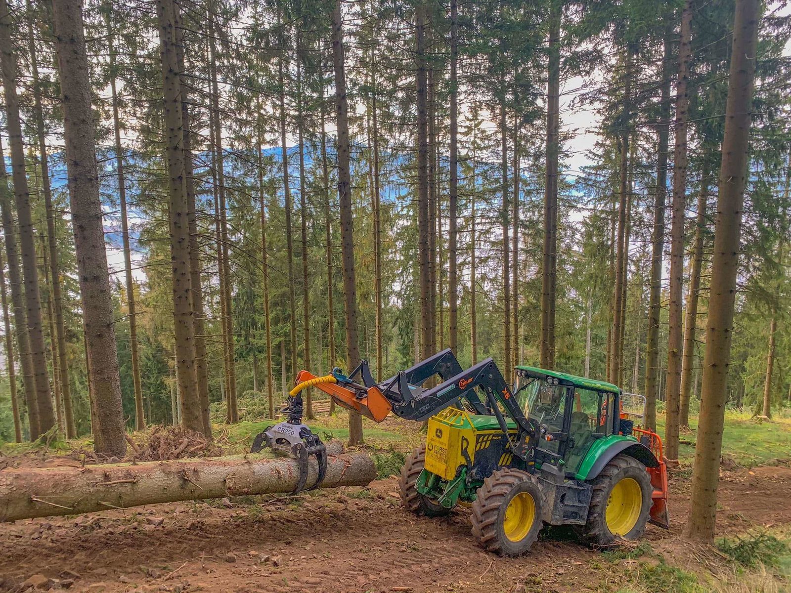 Traktor-Schlepper von der Forstservice Eberhardt GmbH